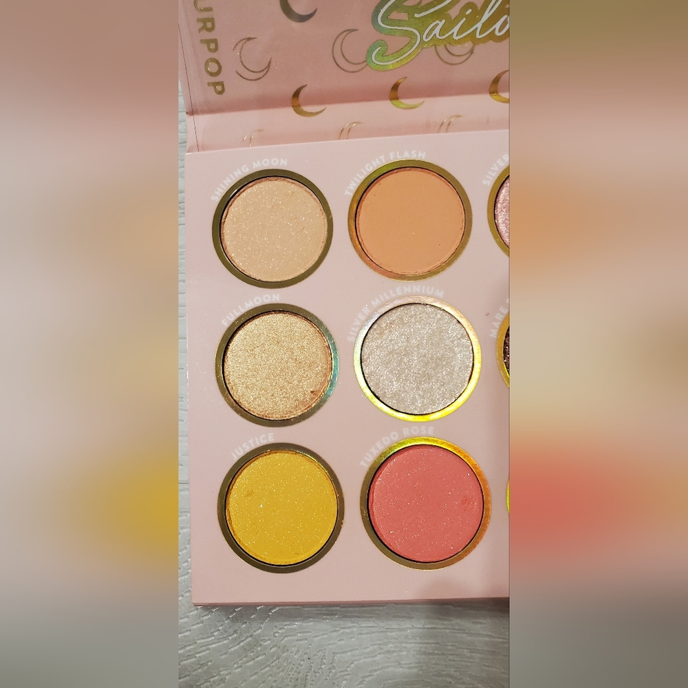 "Sailor Moon" eyeshadow palette - Picture 6 of 6